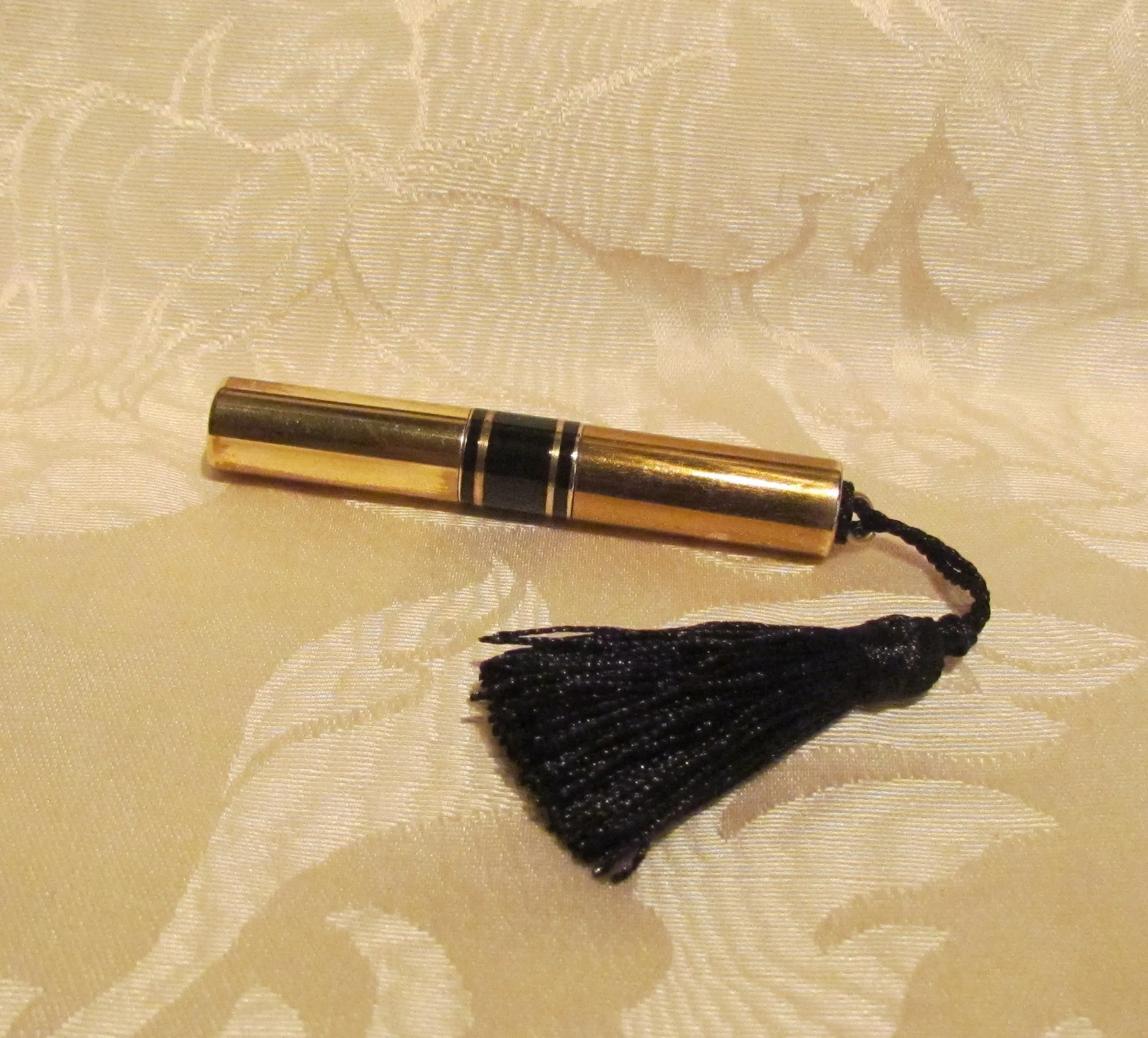 Gold Lipstick Lighter Ladies Tube Lighter And Lipstick Case Black Tassel