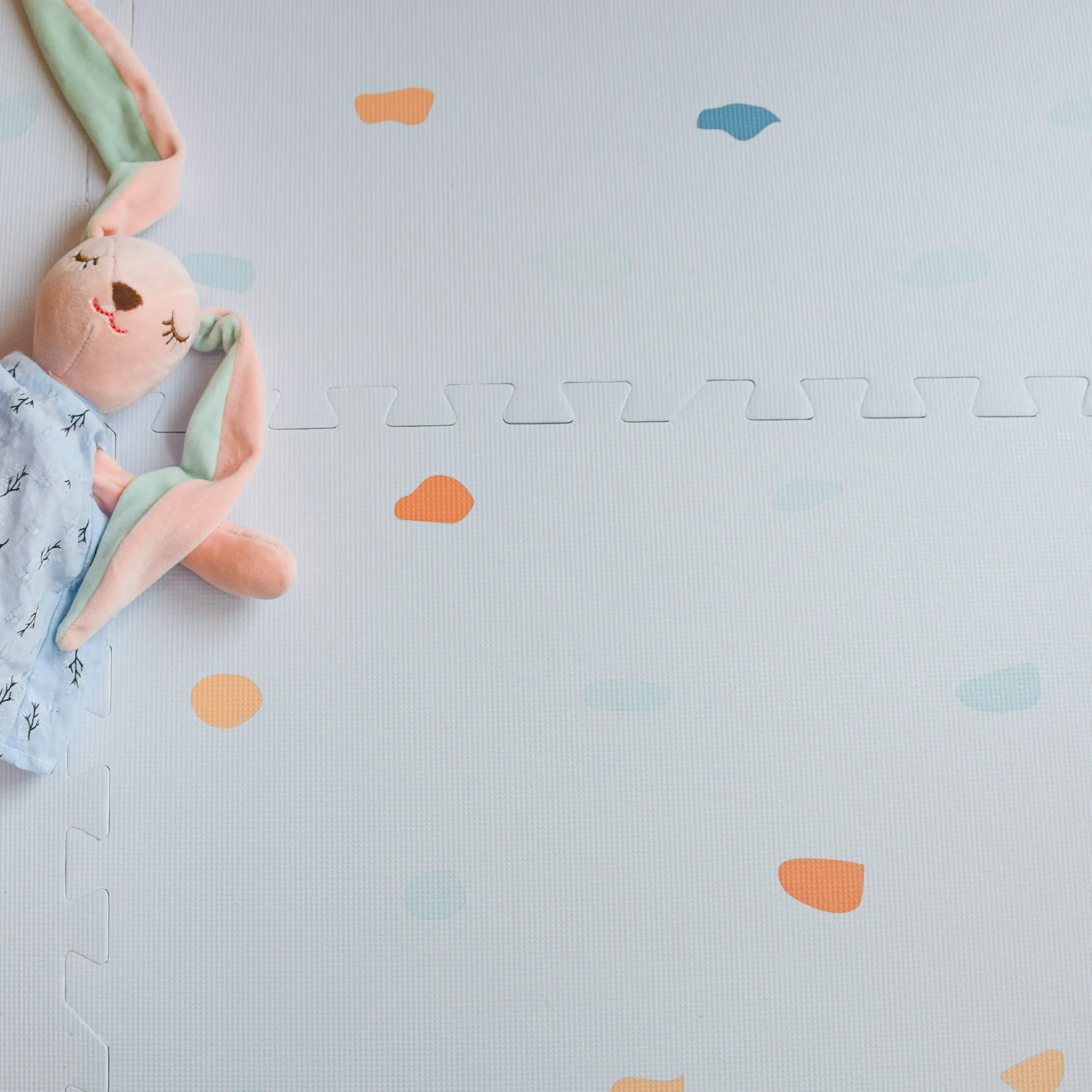 Kind and Me Baby Play Mats Kids Playing Mats Cushion Foam Interlock Floor Tiles for Infants Toddlers Kids Children 610x610x12mm (Set of 6, 24 Sqft, Terrazzo on Powder Blue)